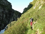 ...in cima al sentiero una piccola sella ci porta sull'altro versante
